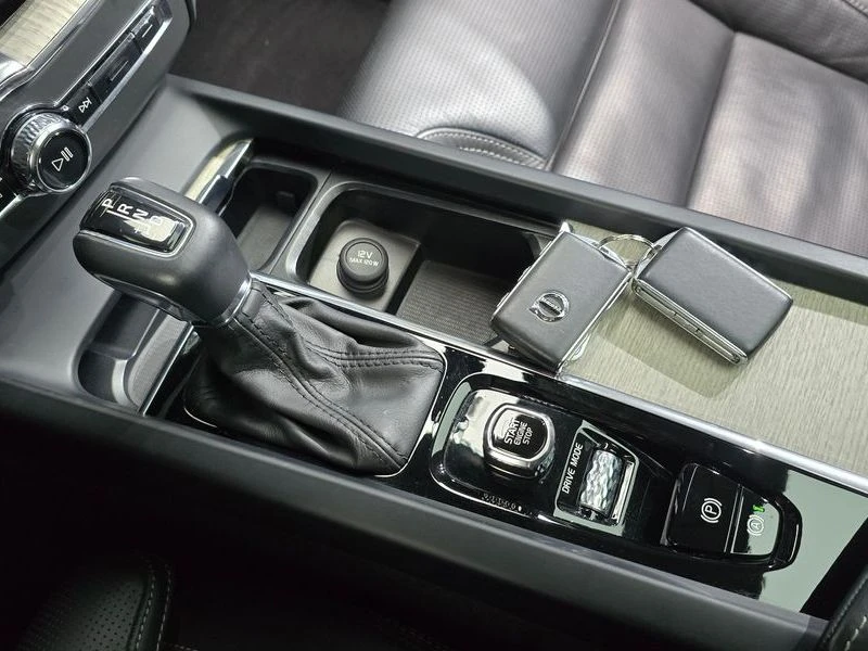 Volvo XC60 D5 Inscription| 190к.с.| ВКЛ.ТЕХНОТЕСТ, снимка 9 - Автомобили и джипове - 55171516