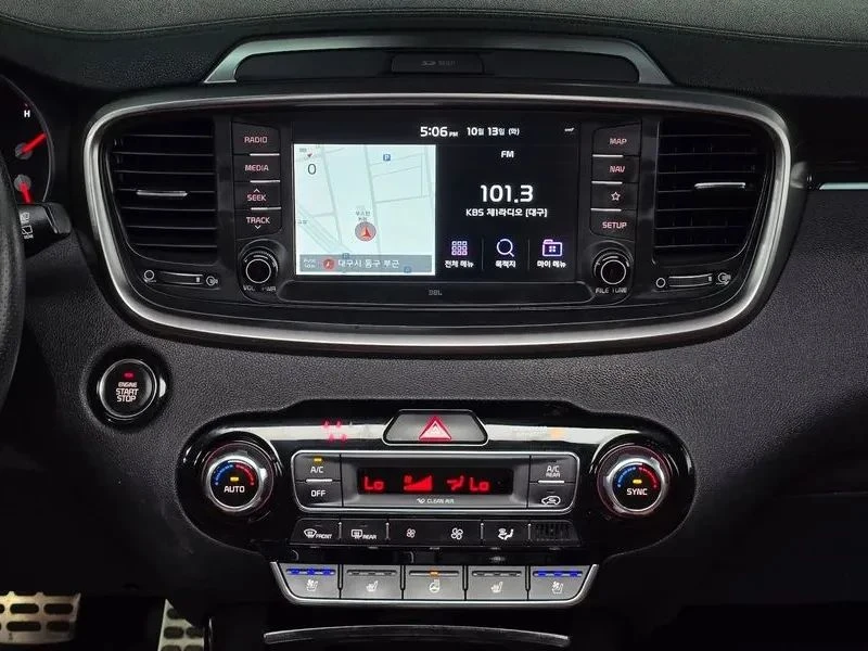 Kia Sorento, снимка 16 - Автомобили и джипове - 56738445