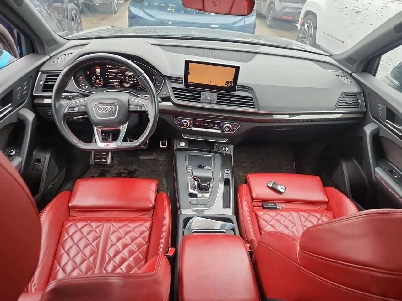 Audi SQ5  TECHNIK| 360| PANORAMA| CARFAX| , снимка 8 - Автомобили и джипове - 54000010