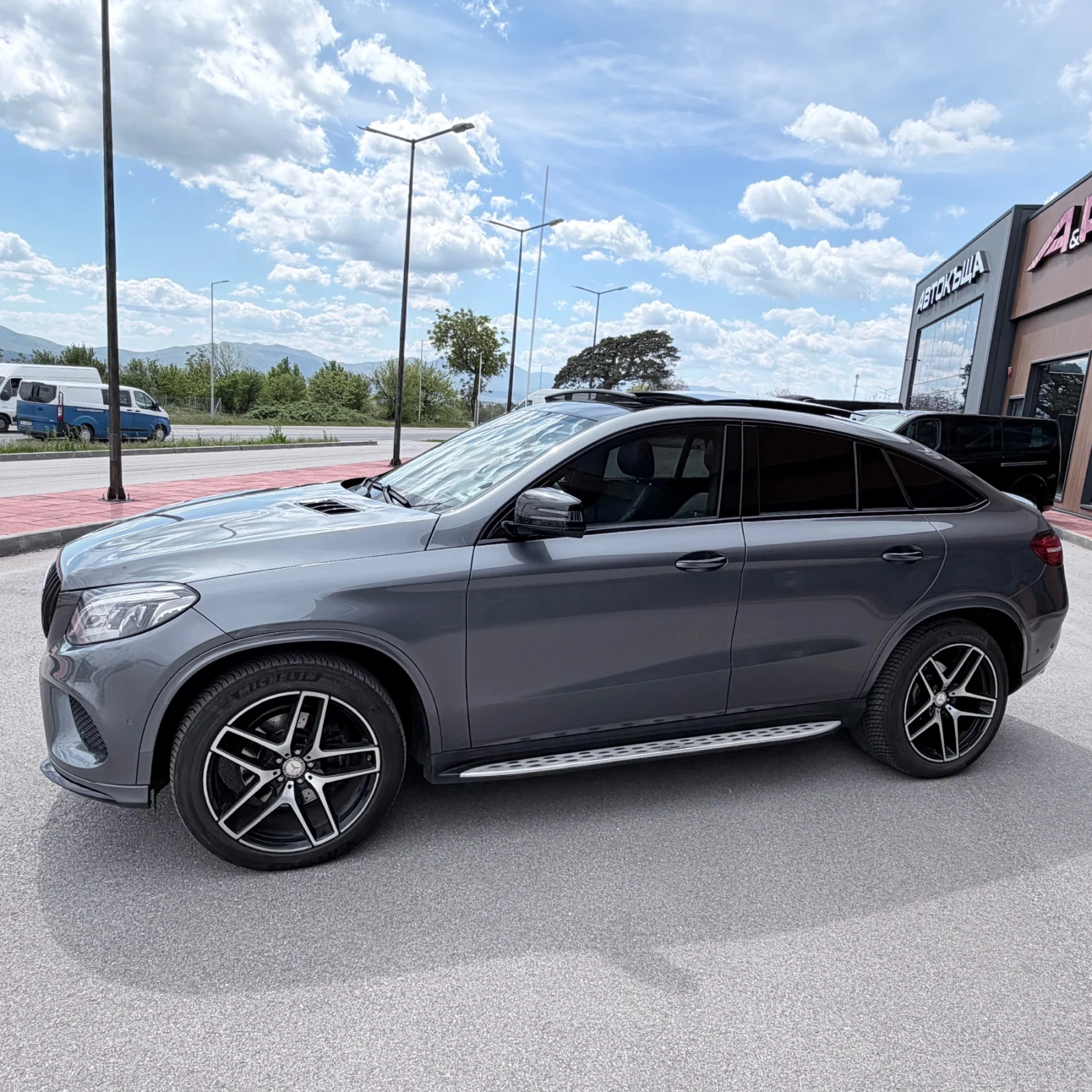 Mercedes-Benz GLE 350 ПЕЧКА;ПАНОРАМА;360 -Kamera;Keyless-Go;ОБДУХВАНЕ, снимка 2 - Автомобили и джипове - 54411779