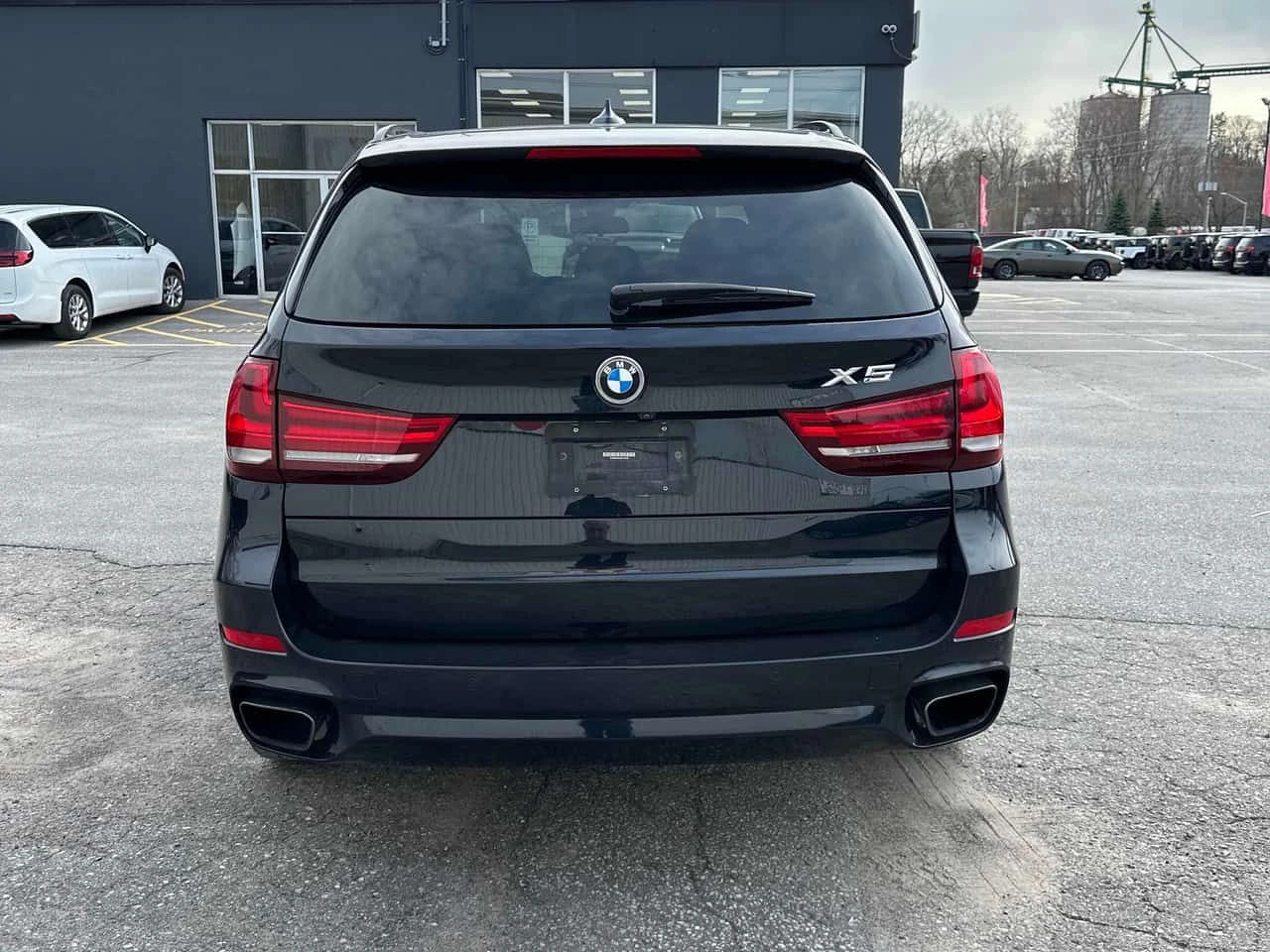 BMW X5 xDrive50i/ОБДУХВАНЕ/ПАНОРАМА/H K/360/ГУМИ+ ДЖАНТИ , снимка 5 - Автомобили и джипове - 54417297