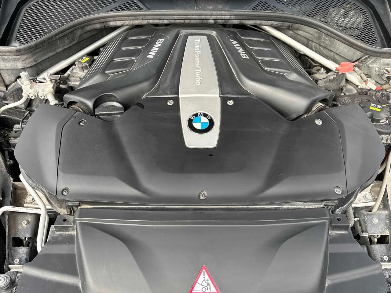 BMW X5 xDrive50i/ОБДУХВАНЕ/ПАНОРАМА/H K/360/ГУМИ+ ДЖАНТИ , снимка 16 - Автомобили и джипове - 54417297