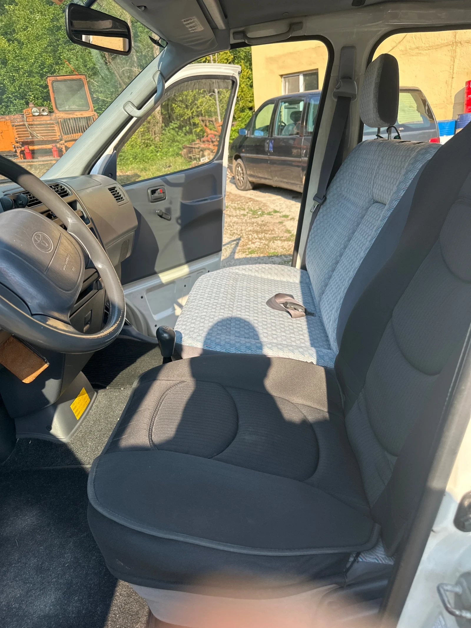 Toyota Hiace 7+ 1 - изображение 9