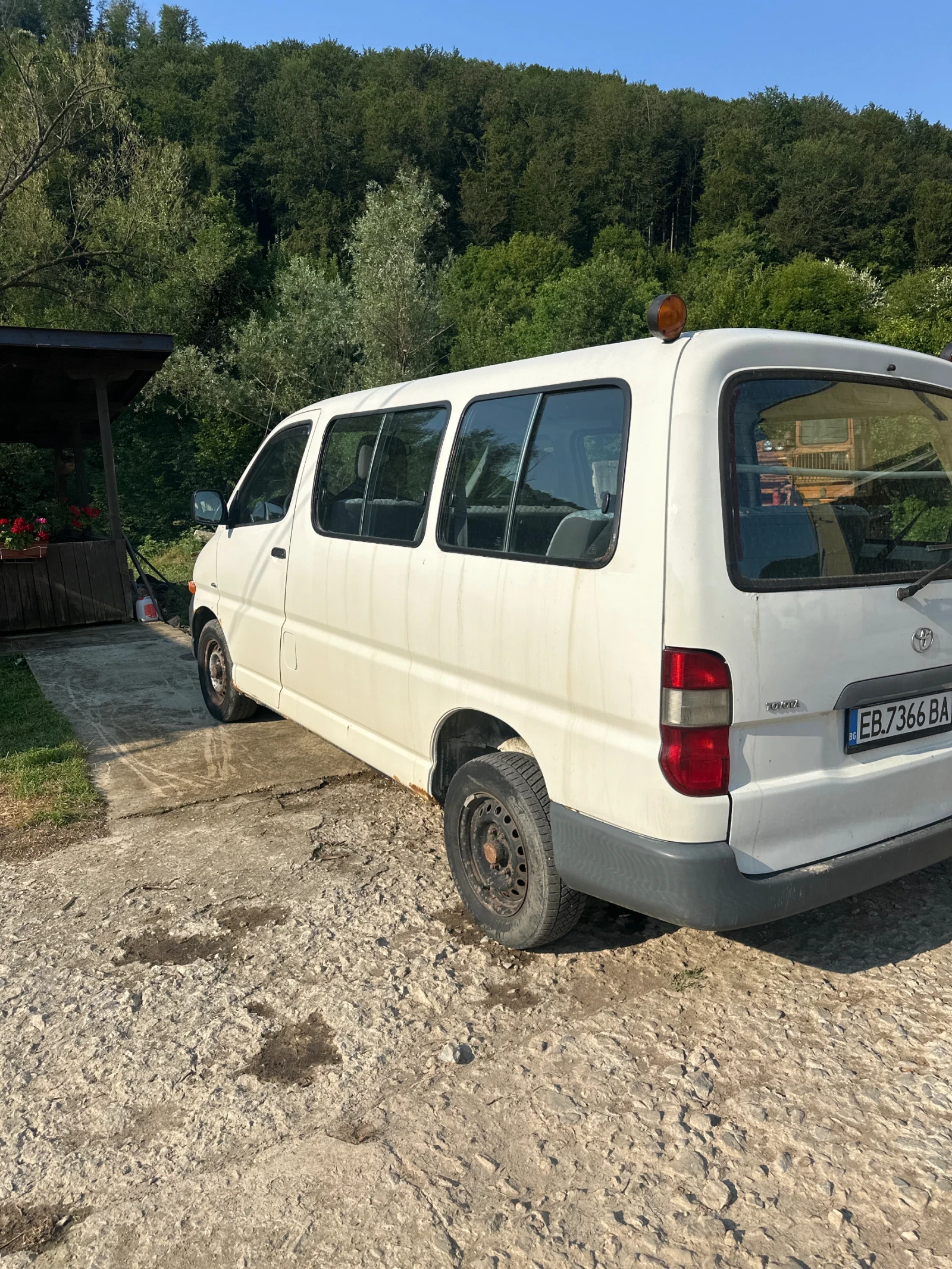 Toyota Hiace 7+ 1 - изображение 4