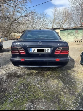 Mercedes-Benz E 220, снимка 11