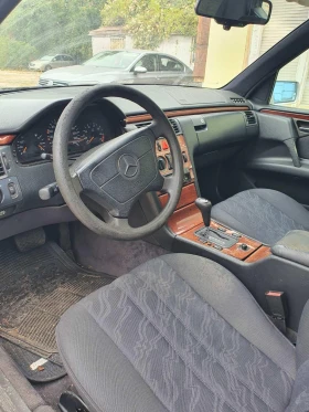 Mercedes-Benz E 200, снимка 6