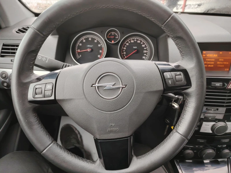 Opel Astra 1.6 i, снимка 14 - Автомобили и джипове - 49168205