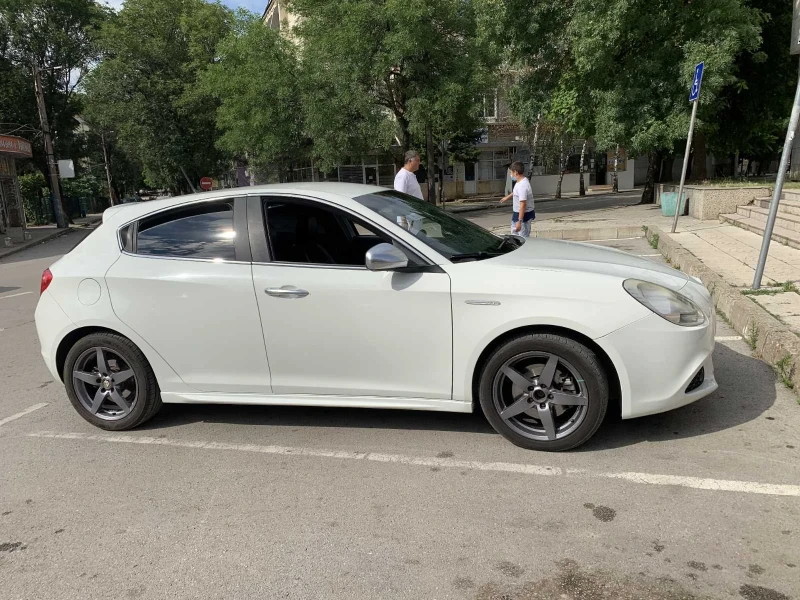 Alfa Romeo Giulietta, снимка 8 - Автомобили и джипове - 52777684