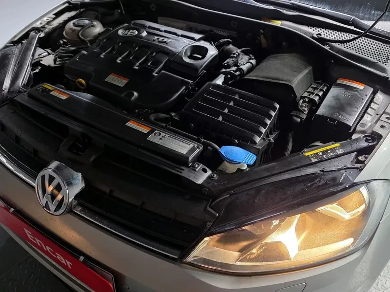 VW Golf 1.6 TDI, снимка 6 - Автомобили и джипове - 54300843