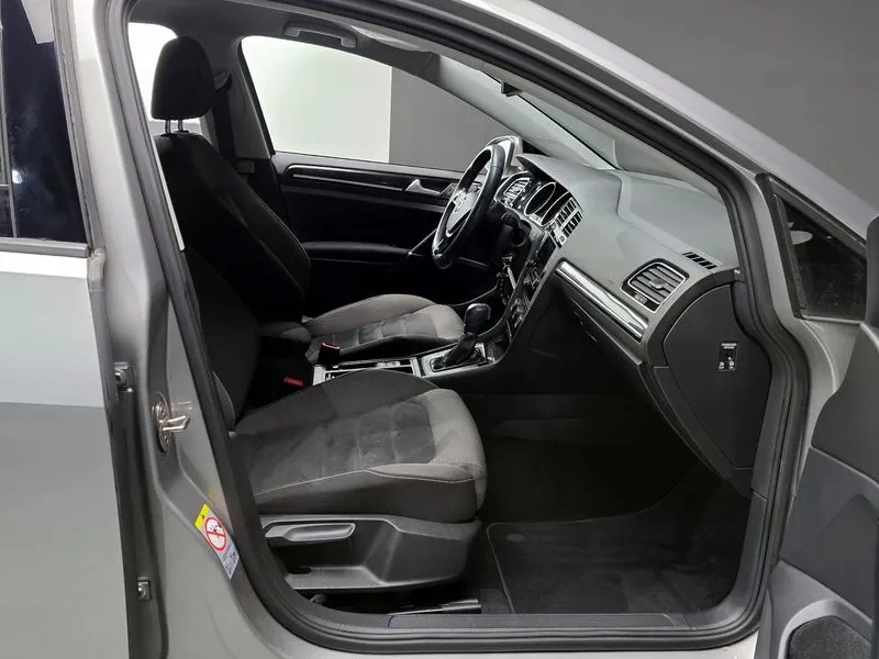 VW Golf 1.6 TDI, снимка 11 - Автомобили и джипове - 54300843