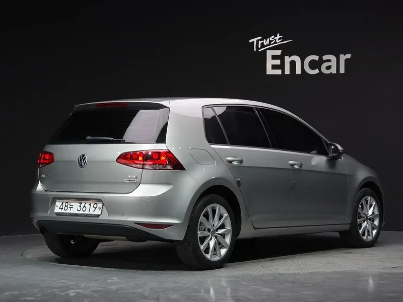 VW Golf 1.6 TDI, снимка 2 - Автомобили и джипове - 54300843