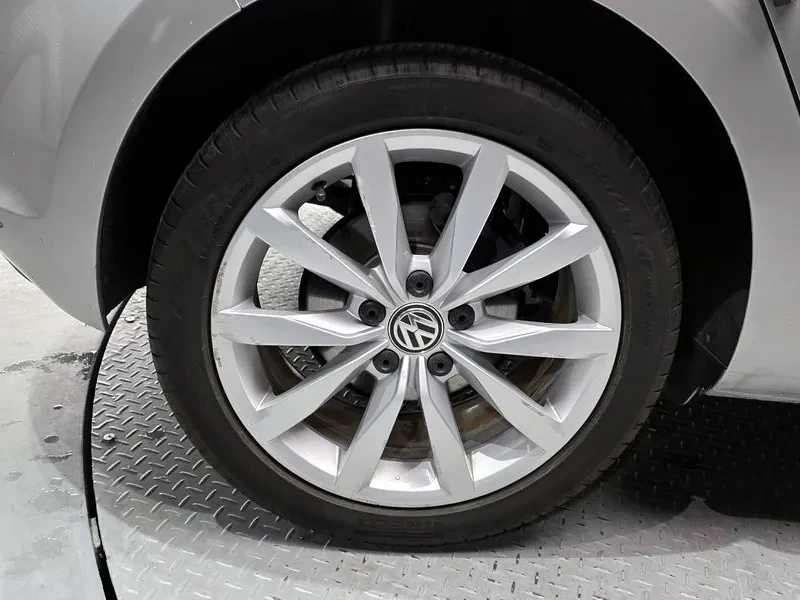 VW Golf 1.6 TDI, снимка 5 - Автомобили и джипове - 54300843