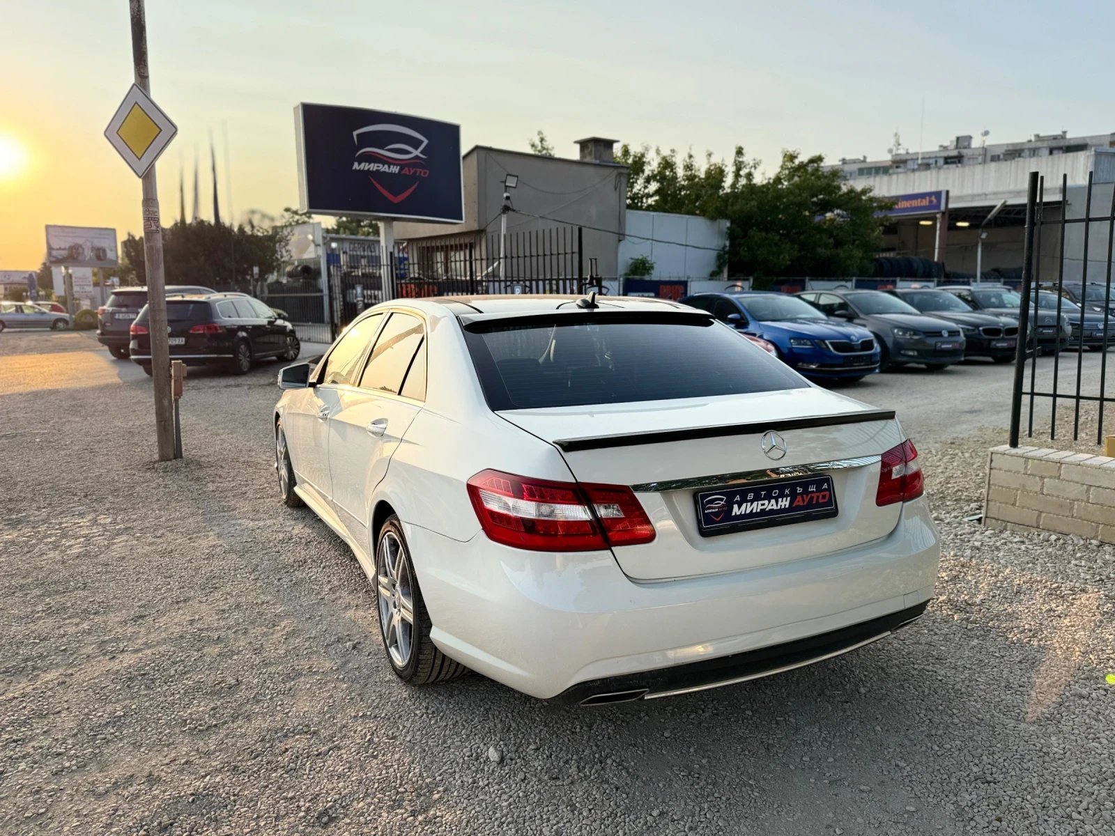 Mercedes-Benz E 350 AMG* KAMERA* DISTRONIC* PANORAMA - изображение 4