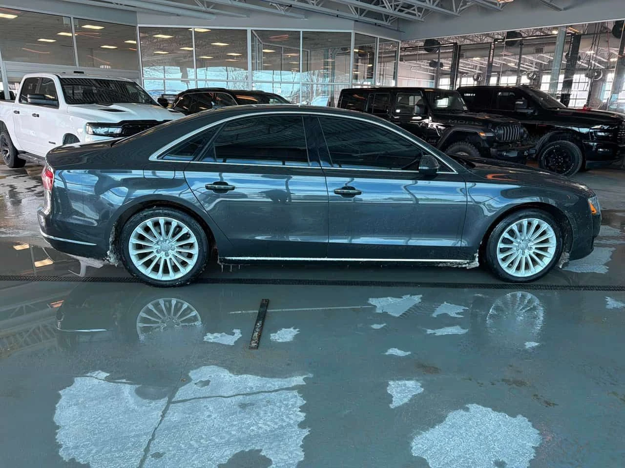 Audi A8  3.0T / CARFAX / 360 / ОБДУХВАНЕ , снимка 3 - Автомобили и джипове - 53853904