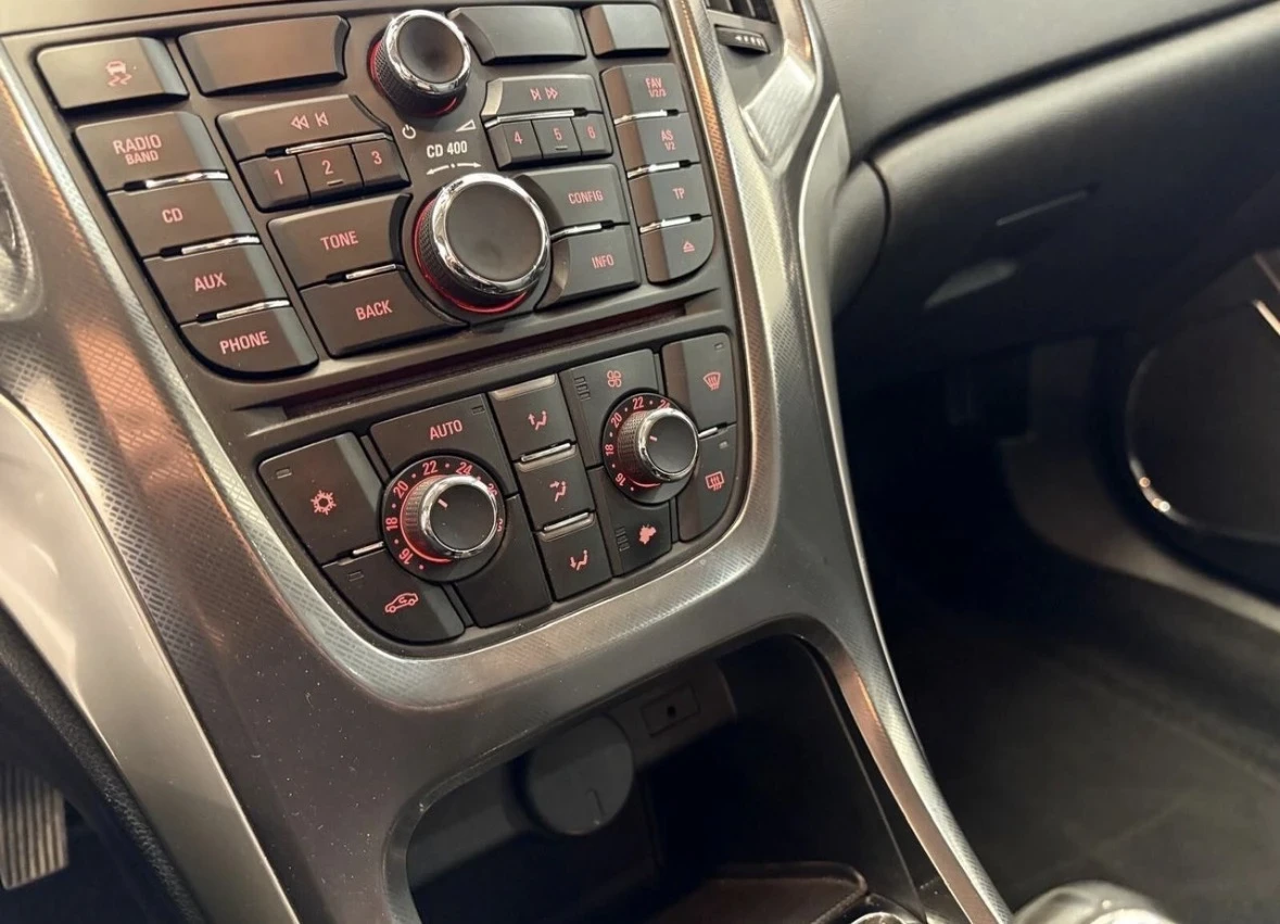 Opel Astra 1.7 CDTI Cosmo* 6 скорости* КОЖА* EURO 5, снимка 11 - Автомобили и джипове - 54041819