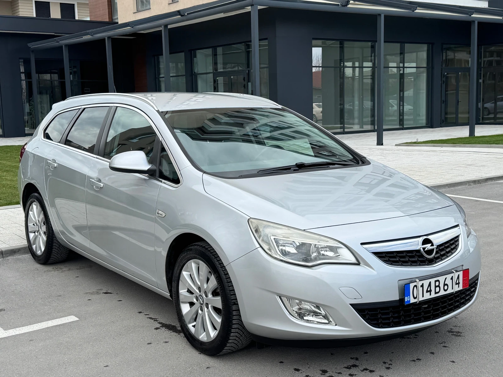 Opel Astra 1.7 CDTI Cosmo* 6 скорости* КОЖА* EURO 5, снимка 4 - Автомобили и джипове - 54041819