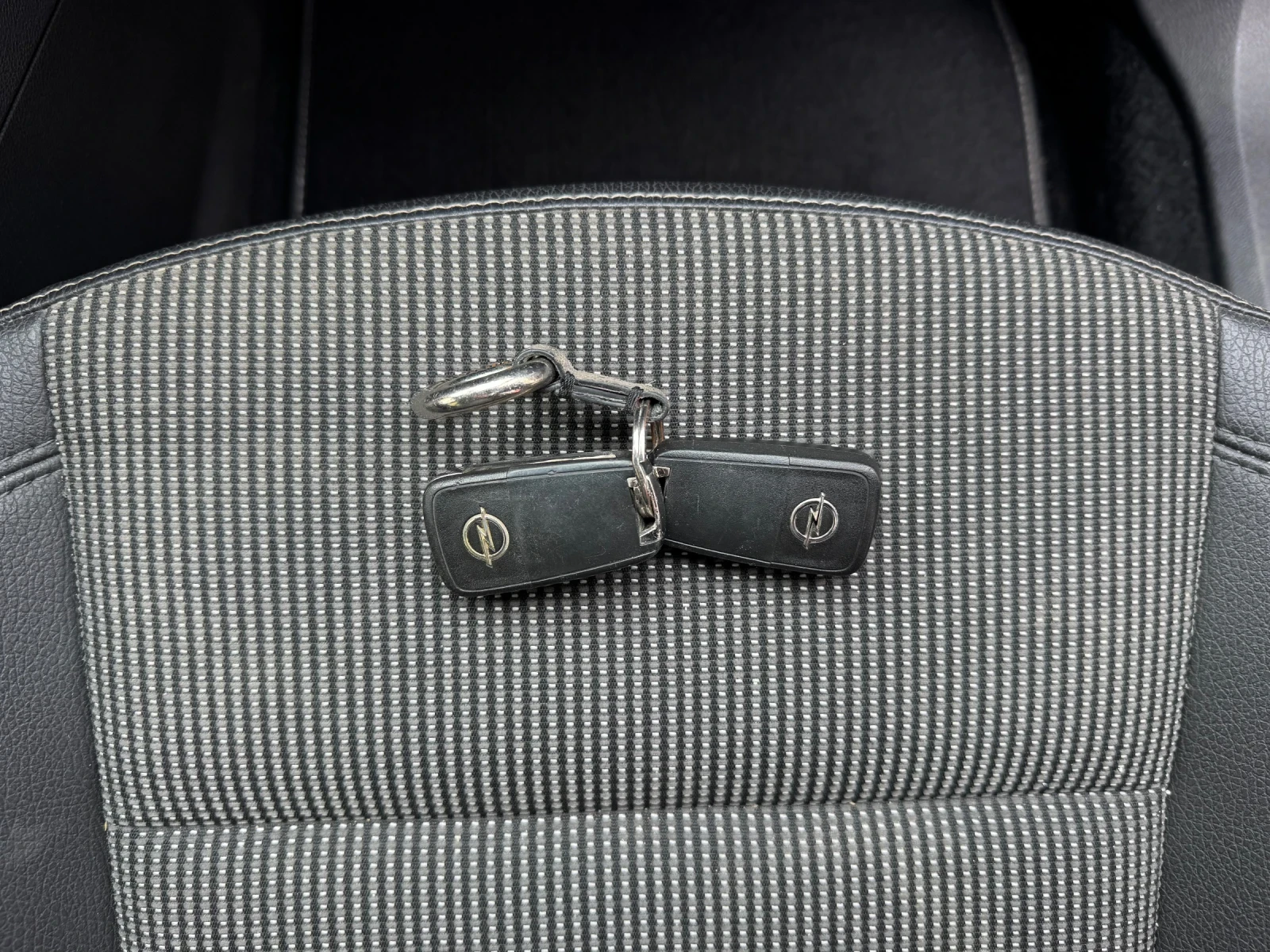 Opel Astra 1.7 CDTI Cosmo* 6 скорости* КОЖА* EURO 5, снимка 13 - Автомобили и джипове - 54041819