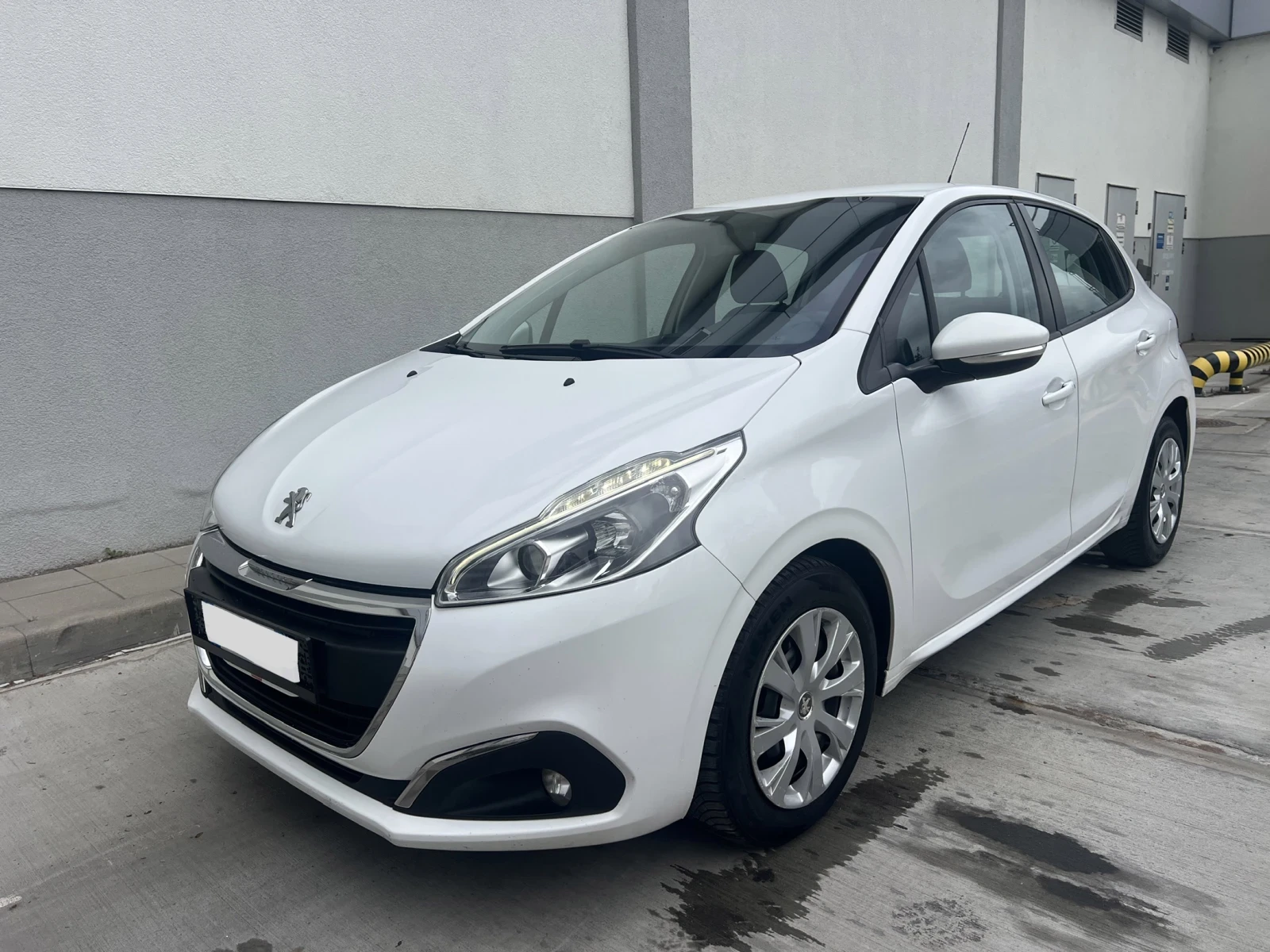 Peugeot 208 1.6HDI Facelift  Euro 6B , снимка 3 - Автомобили и джипове - 54382017