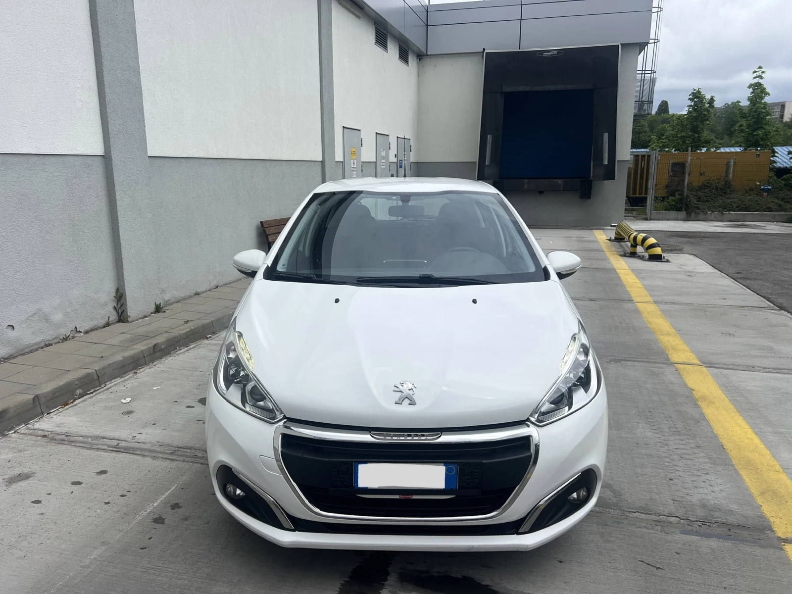 Peugeot 208 1.6HDI Facelift  Euro 6B , снимка 2 - Автомобили и джипове - 54382017