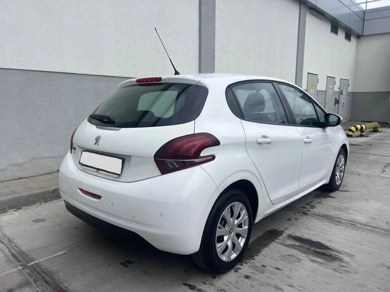 Peugeot 208 1.6HDI Facelift  Euro 6B , снимка 6 - Автомобили и джипове - 54382017