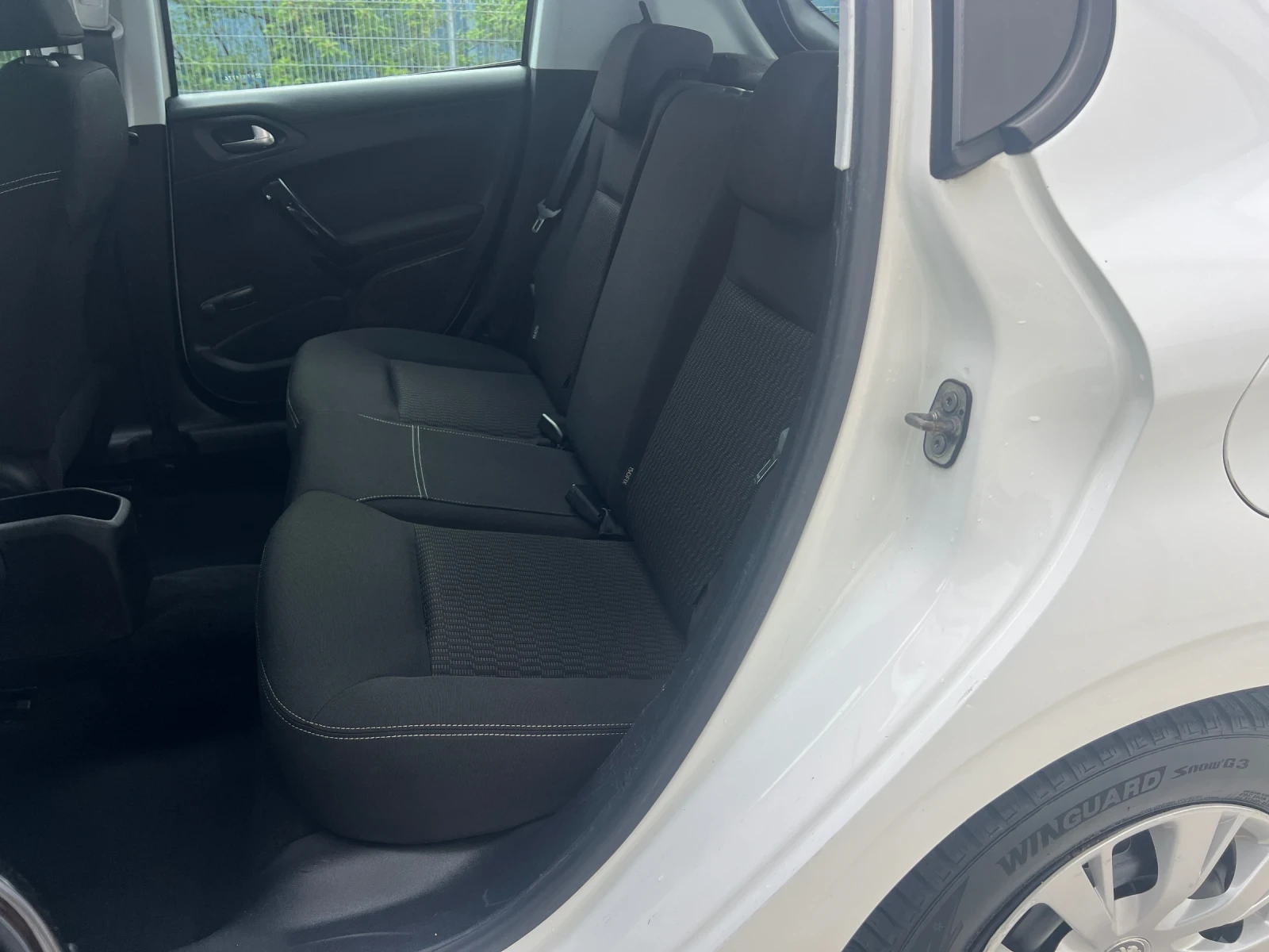 Peugeot 208 1.6HDI Facelift  Euro 6B , снимка 12 - Автомобили и джипове - 54382017