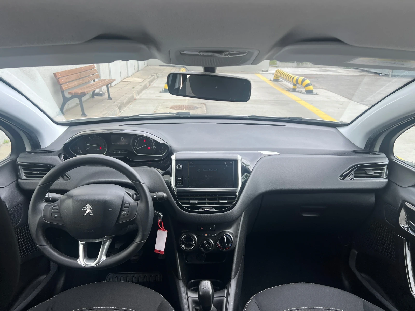 Peugeot 208 1.6HDI Facelift  Euro 6B , снимка 10 - Автомобили и джипове - 54382017