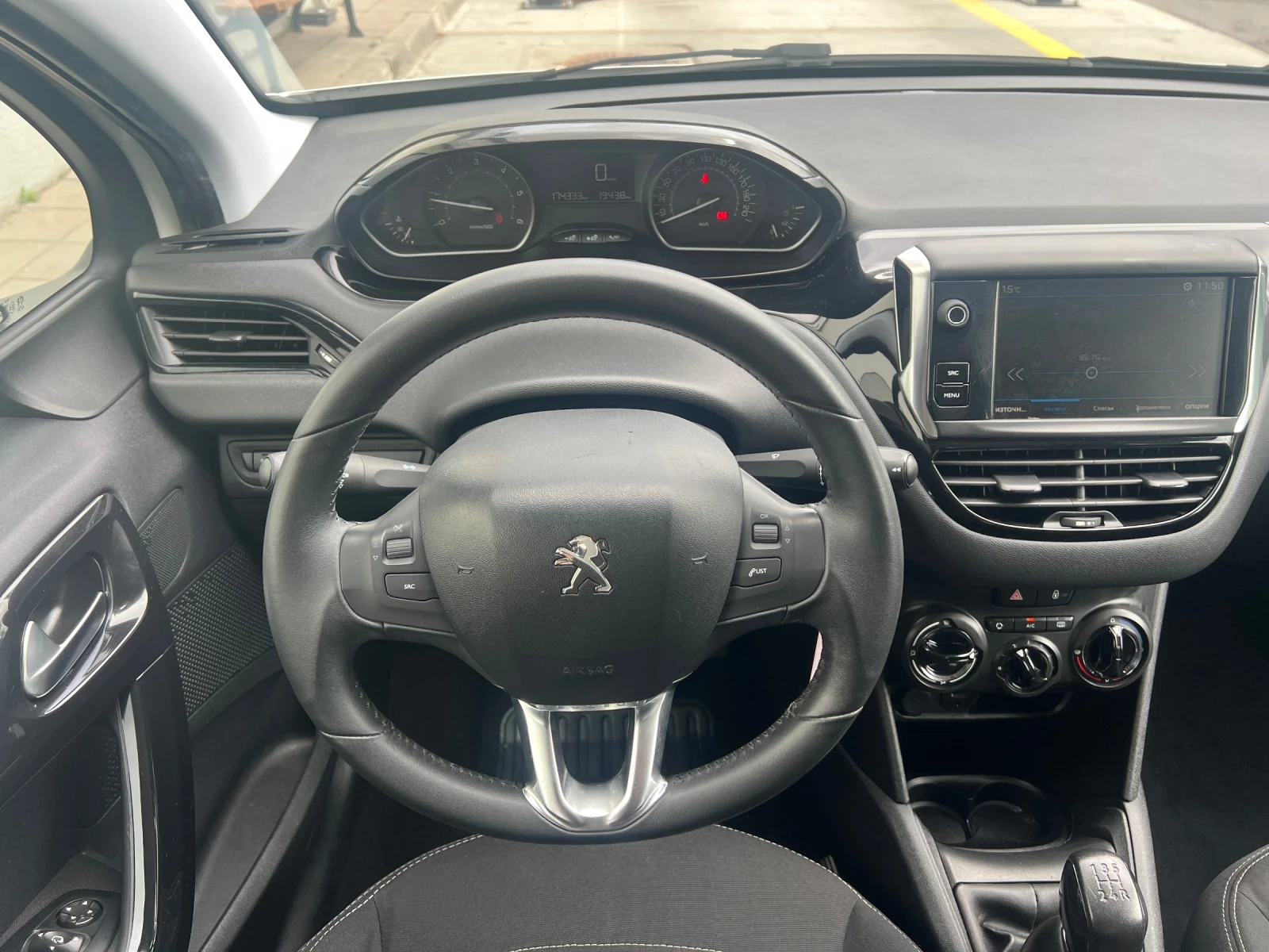 Peugeot 208 1.6HDI Facelift  Euro 6B , снимка 9 - Автомобили и джипове - 54382017