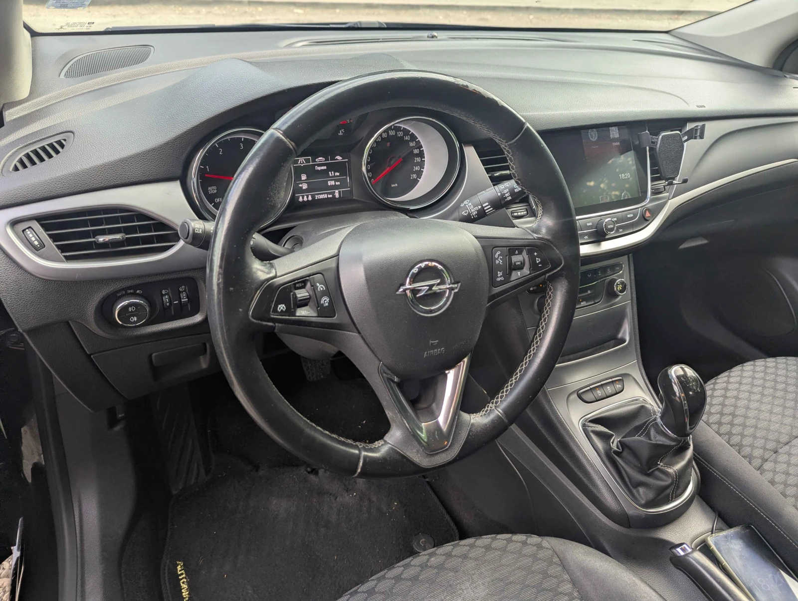 Opel Astra Sports Tourer, снимка 6 - Автомобили и джипове - 55015366