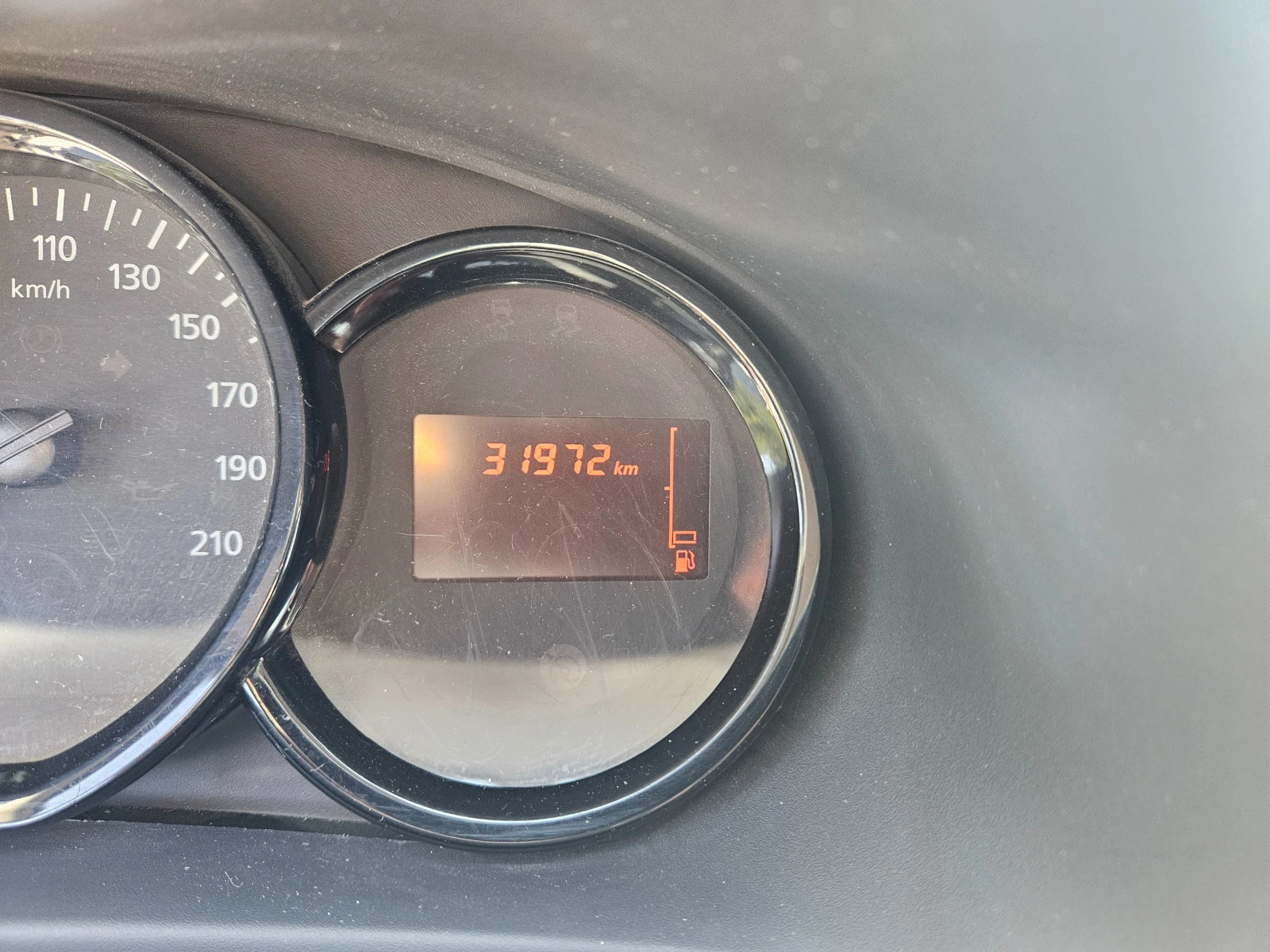 Dacia Sandero 1.0 SCe 32000 Км, снимка 9 - Автомобили и джипове - 55644072