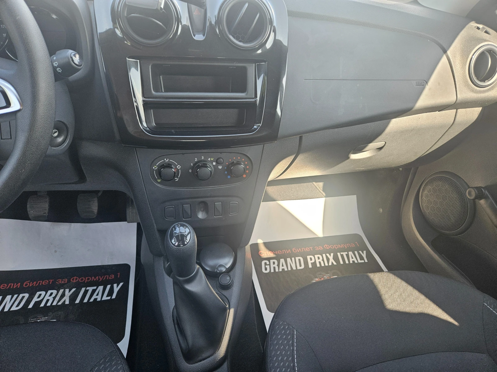 Dacia Sandero 1.0 SCe 32000 Км, снимка 10 - Автомобили и джипове - 55644072