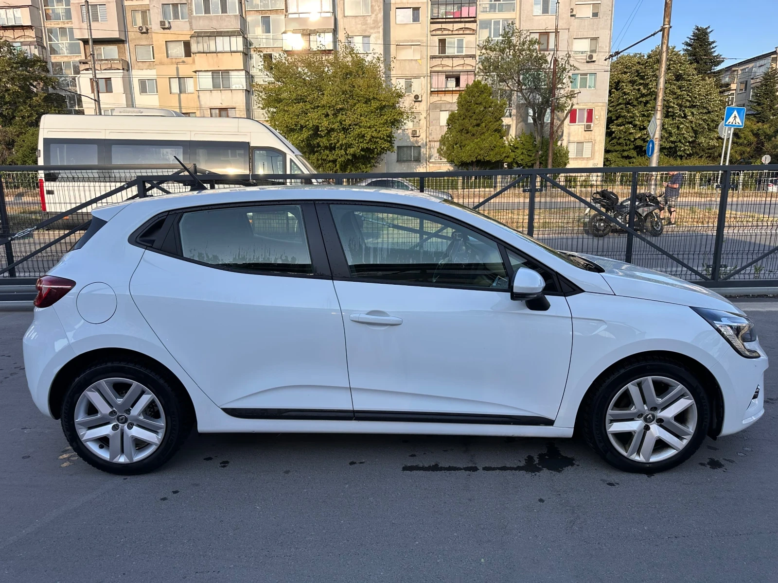 Renault Clio, снимка 5 - Автомобили и джипове - 55730364