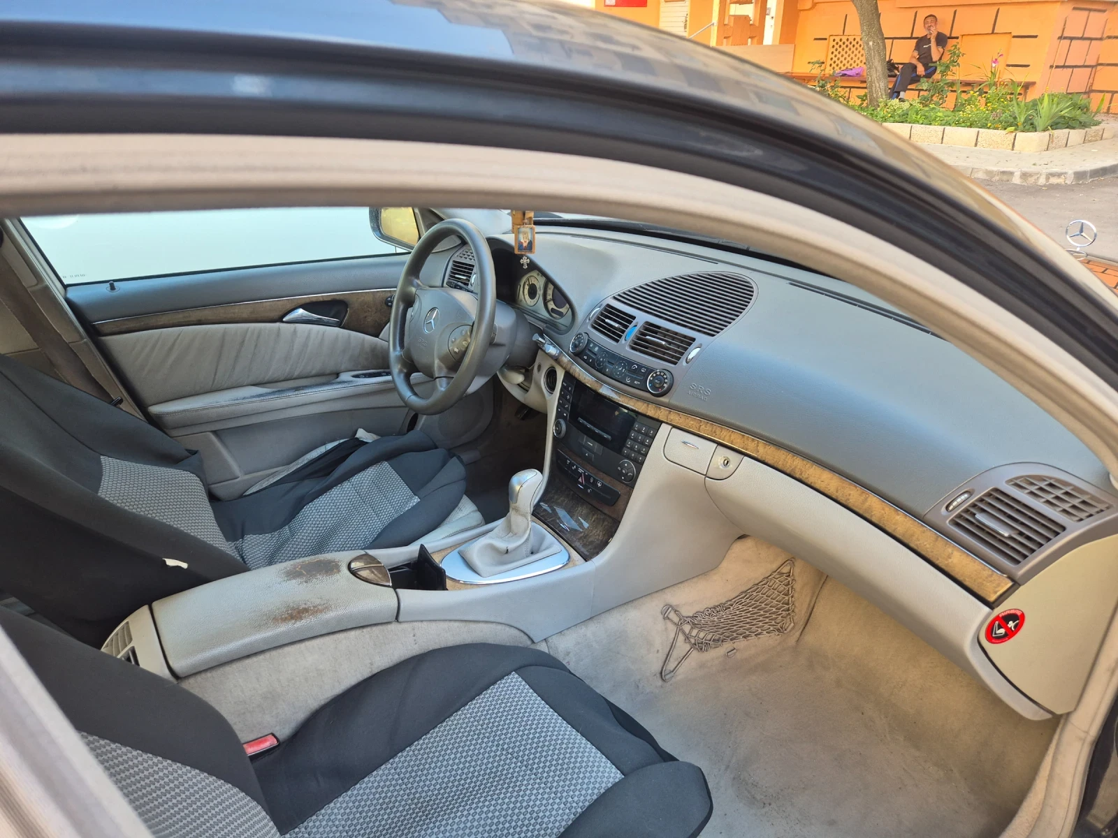 Mercedes-Benz E 220, снимка 12 - Автомобили и джипове - 55892472