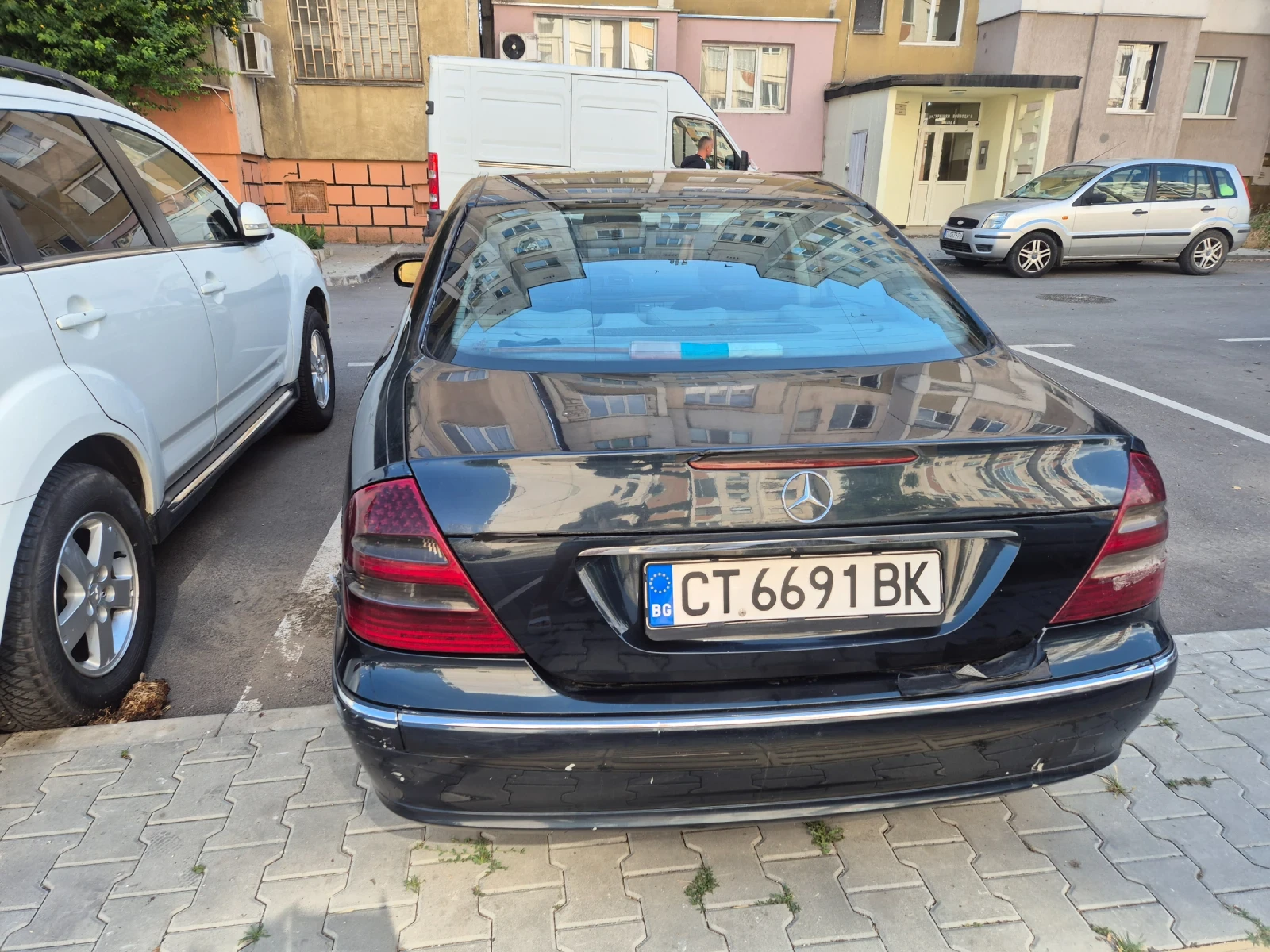 Mercedes-Benz E 220, снимка 4 - Автомобили и джипове - 55892472