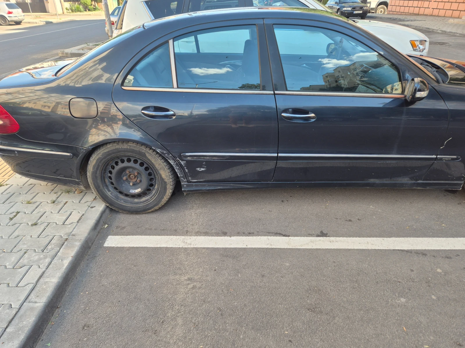 Mercedes-Benz E 220, снимка 3 - Автомобили и джипове - 55892472