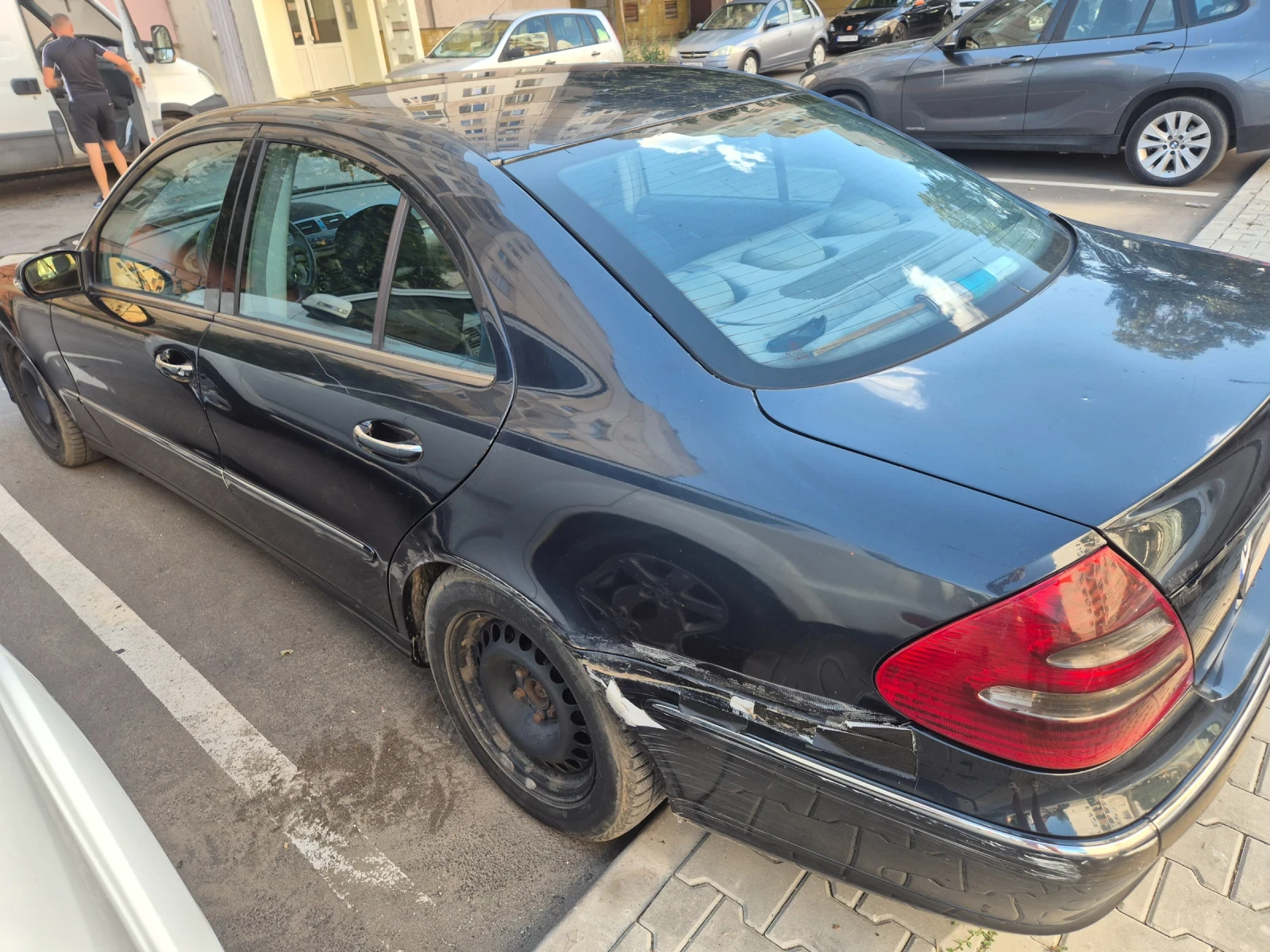 Mercedes-Benz E 220, снимка 8 - Автомобили и джипове - 55892472