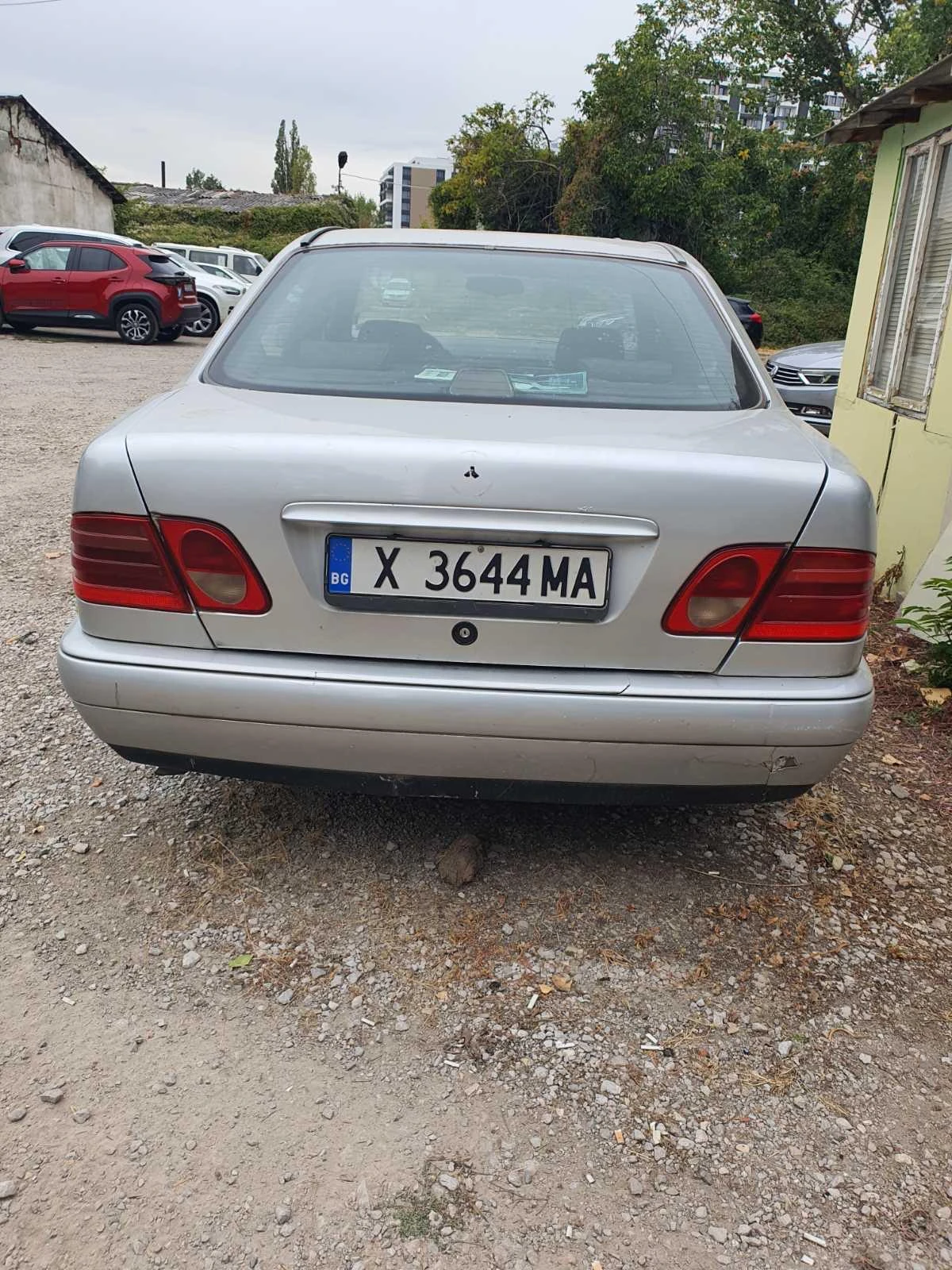 Mercedes-Benz E 200, снимка 2 - Автомобили и джипове - 56223361
