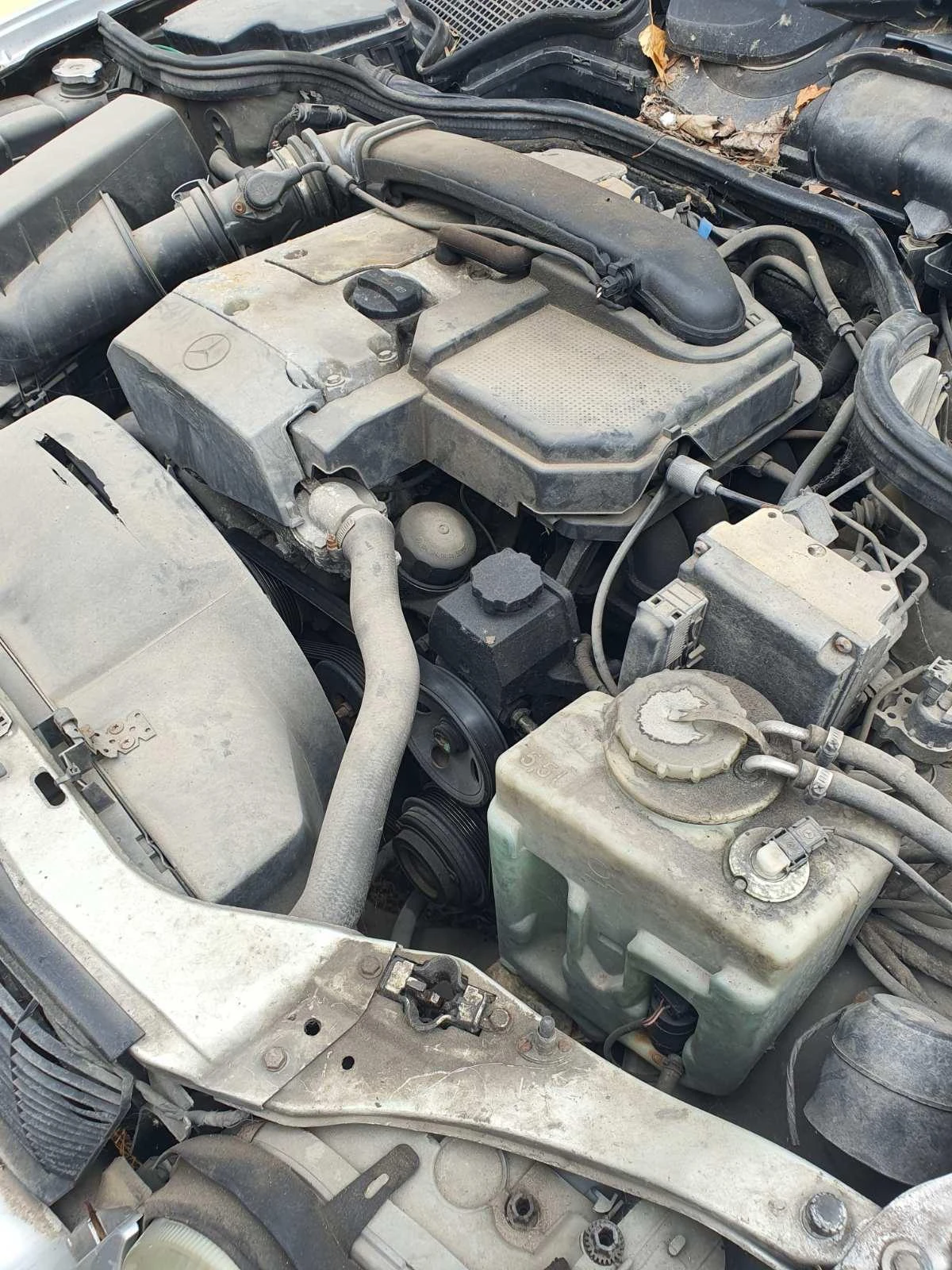 Mercedes-Benz E 200, снимка 7 - Автомобили и джипове - 56223361