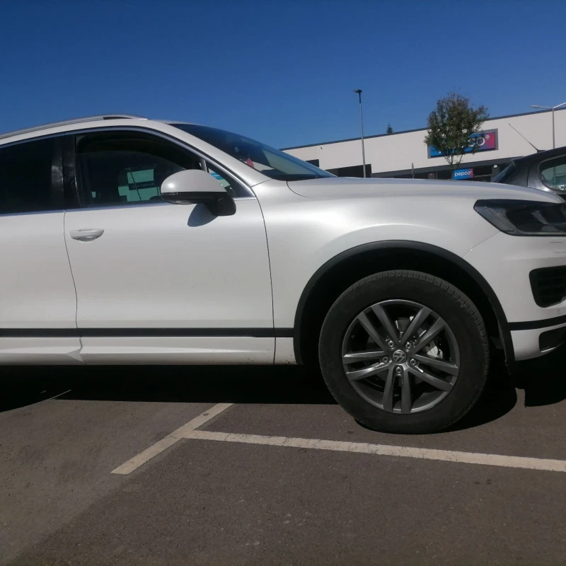 VW Touareg R-LINE, снимка 4 - Автомобили и джипове - 47455651