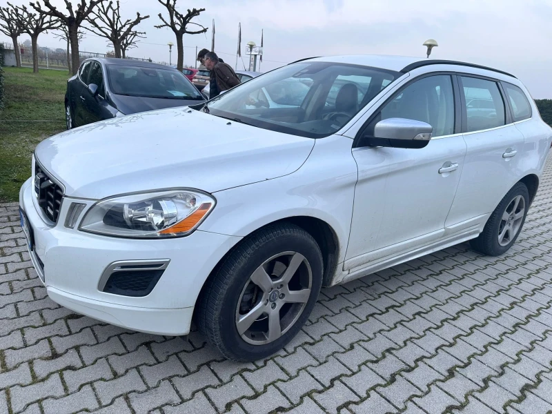 Volvo XC60 R design-2.4d AWD 163kc-Navi-КОЖА-LED-Камера, снимка 1 - Автомобили и джипове - 48237316