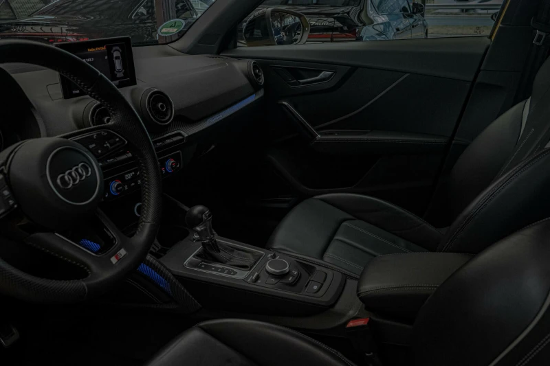 Audi Q2 SQ2/2.0TFSI/Quattro/Bang&Olufsen/Подгрев/Ambient, снимка 7 - Автомобили и джипове - 51172775