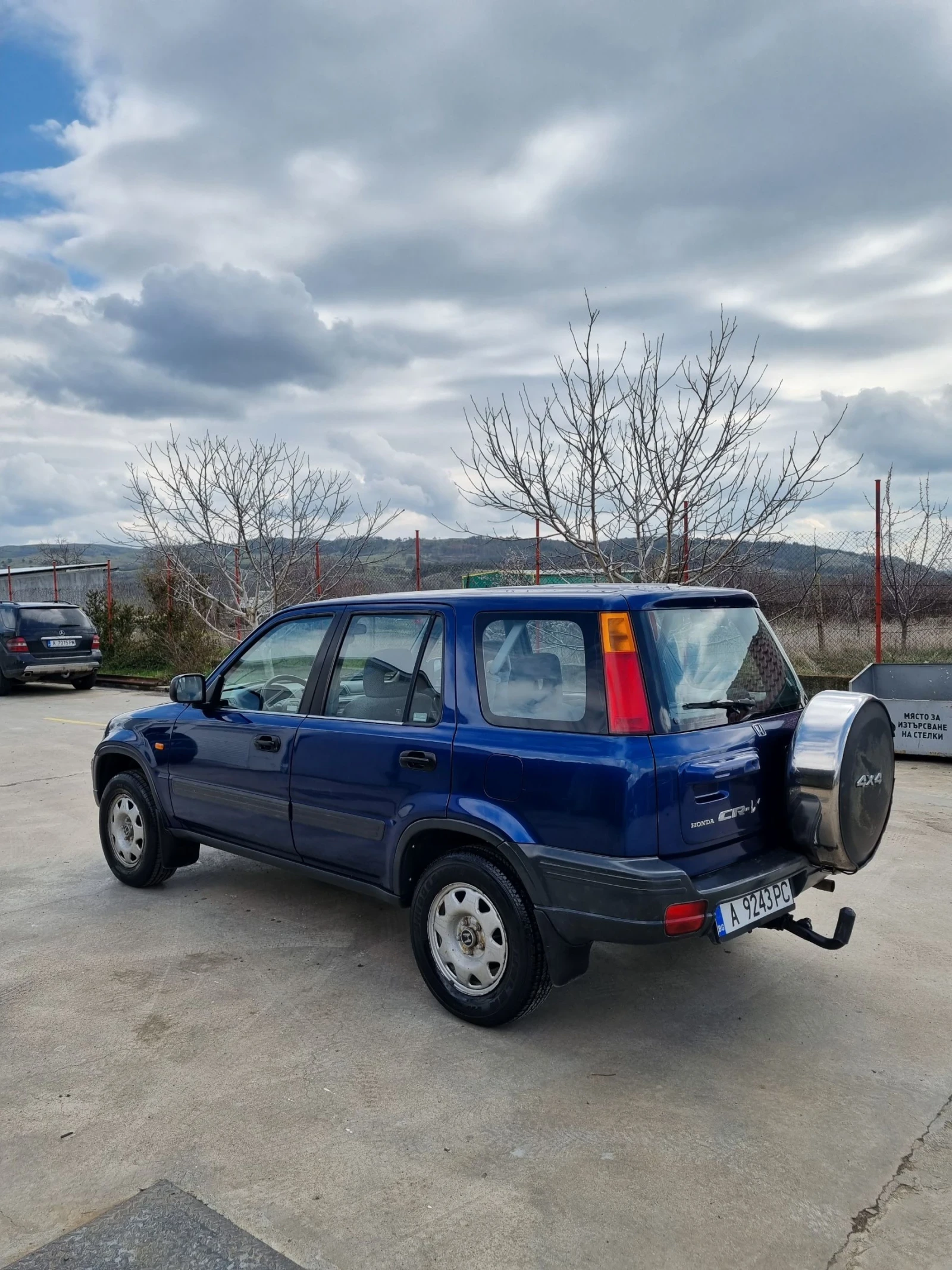 Honda Cr-v 2.0i 128 коня Бензин 4x4 Автомат!, снимка 4 - Автомобили и джипове - 54038940