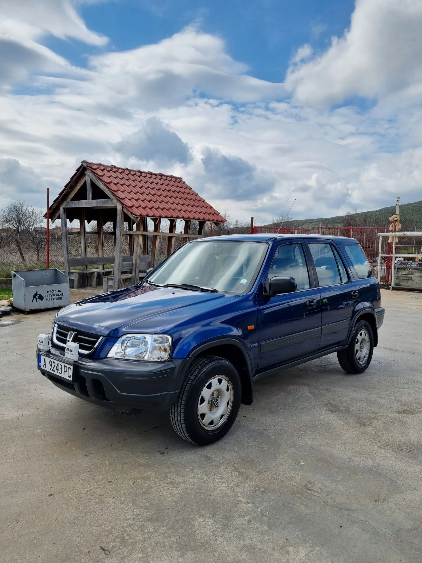 Honda Cr-v 2.0i 128 коня Бензин 4x4 Автомат!, снимка 2 - Автомобили и джипове - 54038940