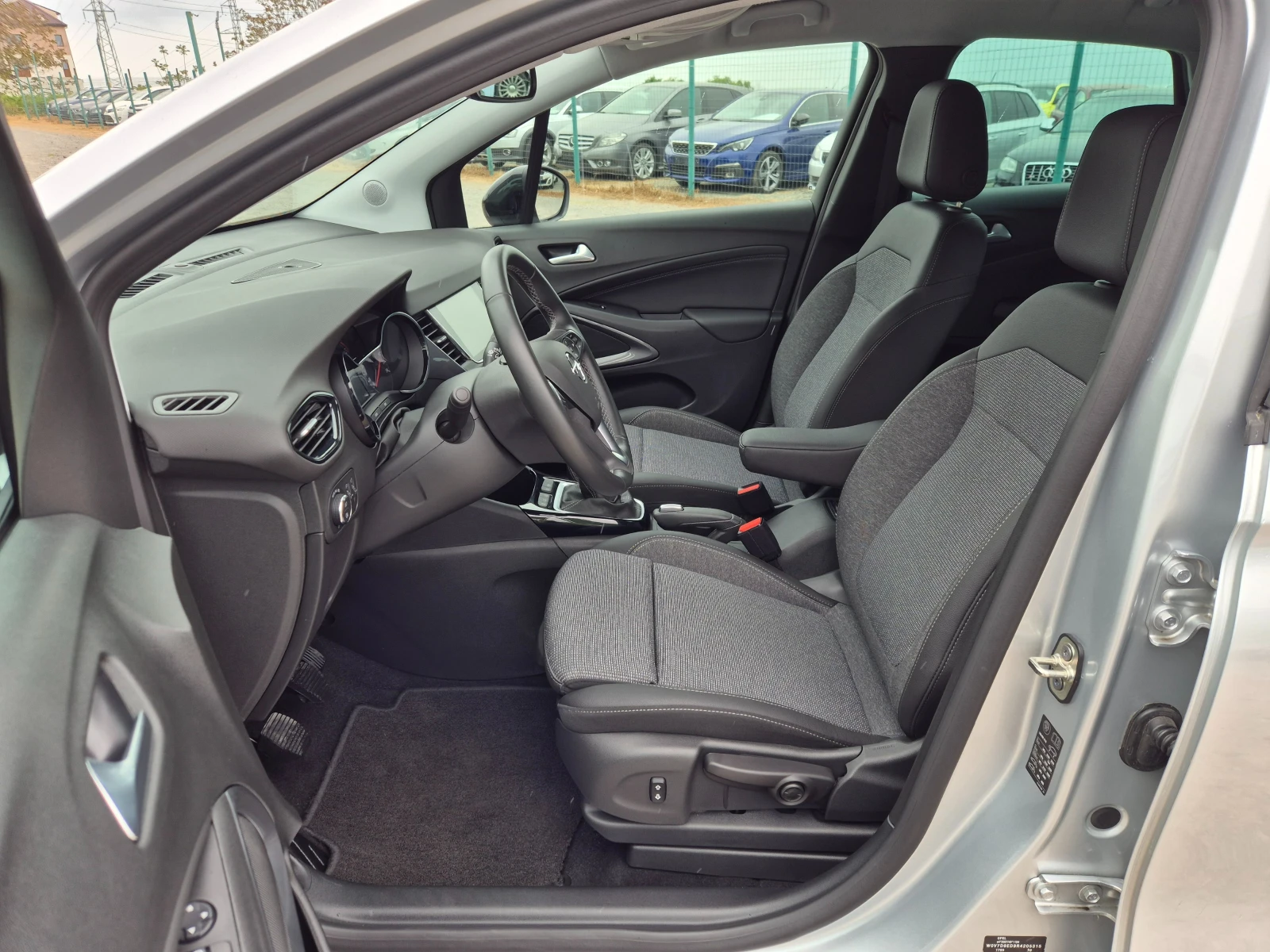 Opel Crossland X 1.2i, снимка 13 - Автомобили и джипове - 54475044