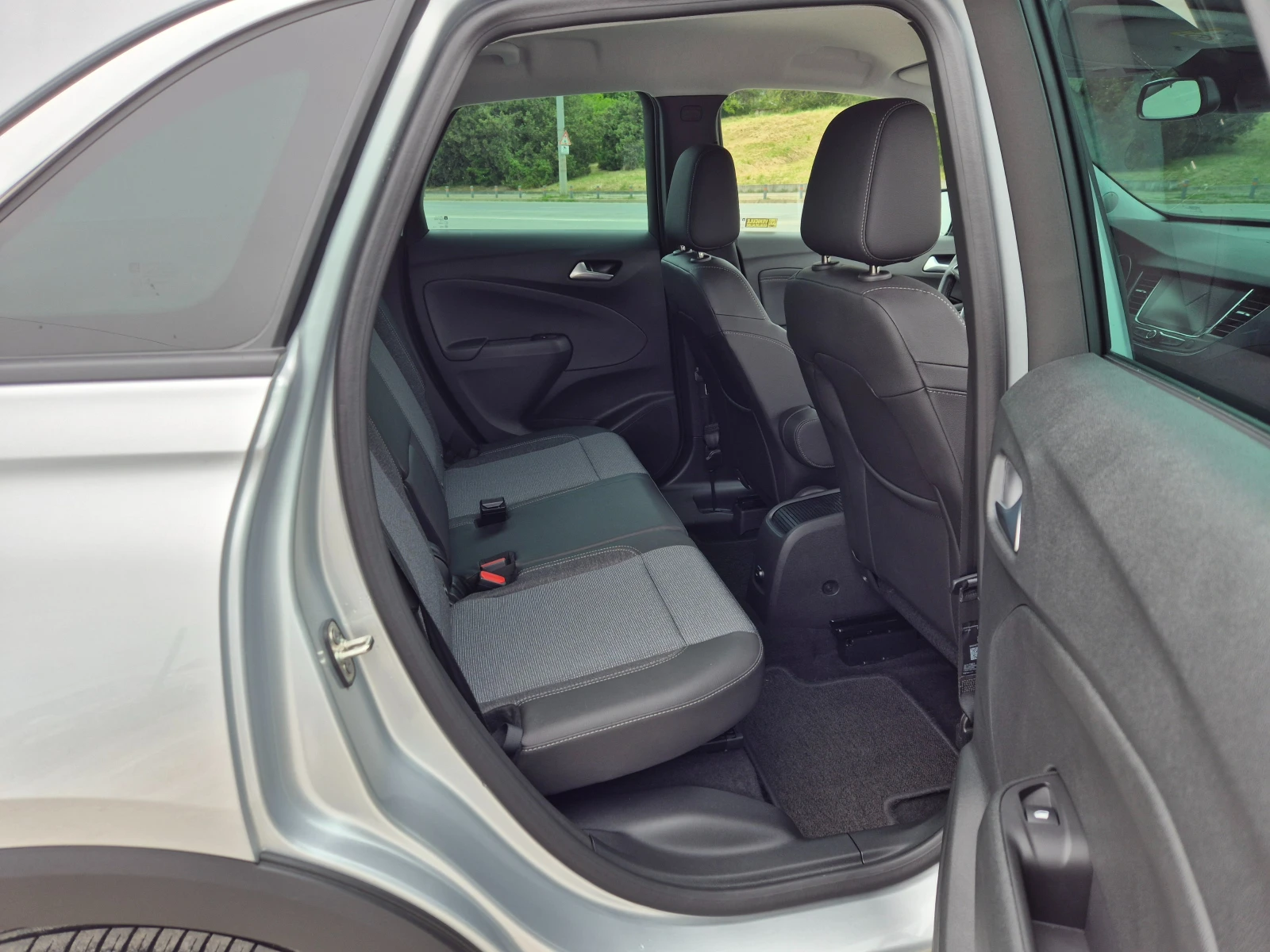 Opel Crossland X 1.2i, снимка 10 - Автомобили и джипове - 54475044
