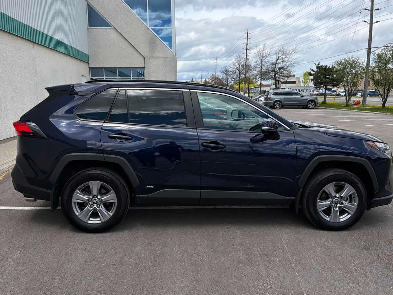 Toyota Rav4 Hybrid XLE| DISTR| ПОДГРЕВИ| ШИБИДАХ| 2 КЛЮЧА, снимка 5 - Автомобили и джипове - 54643228