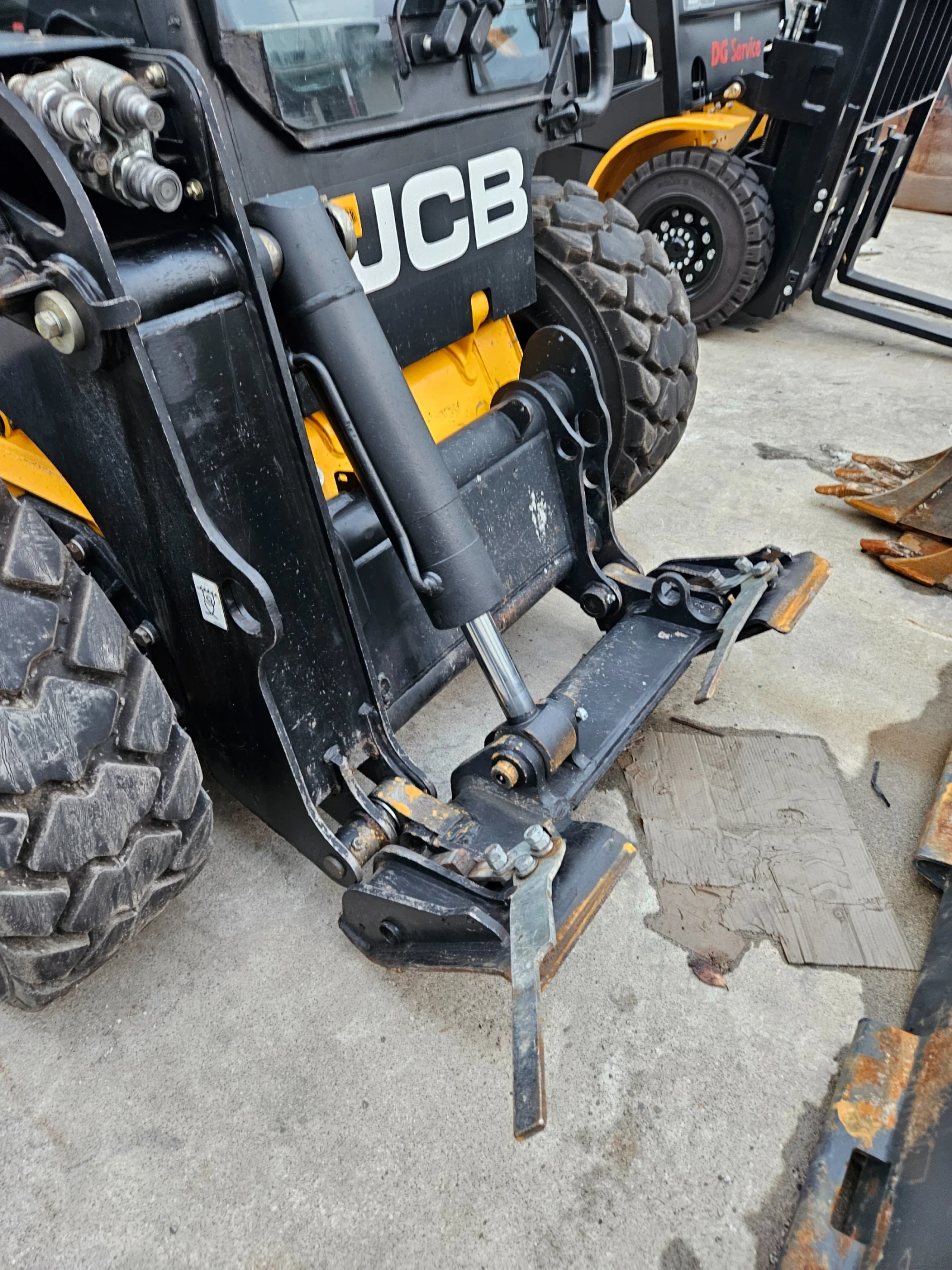 Мини челни товарачи JCB 260 ЕСО - изображение 2