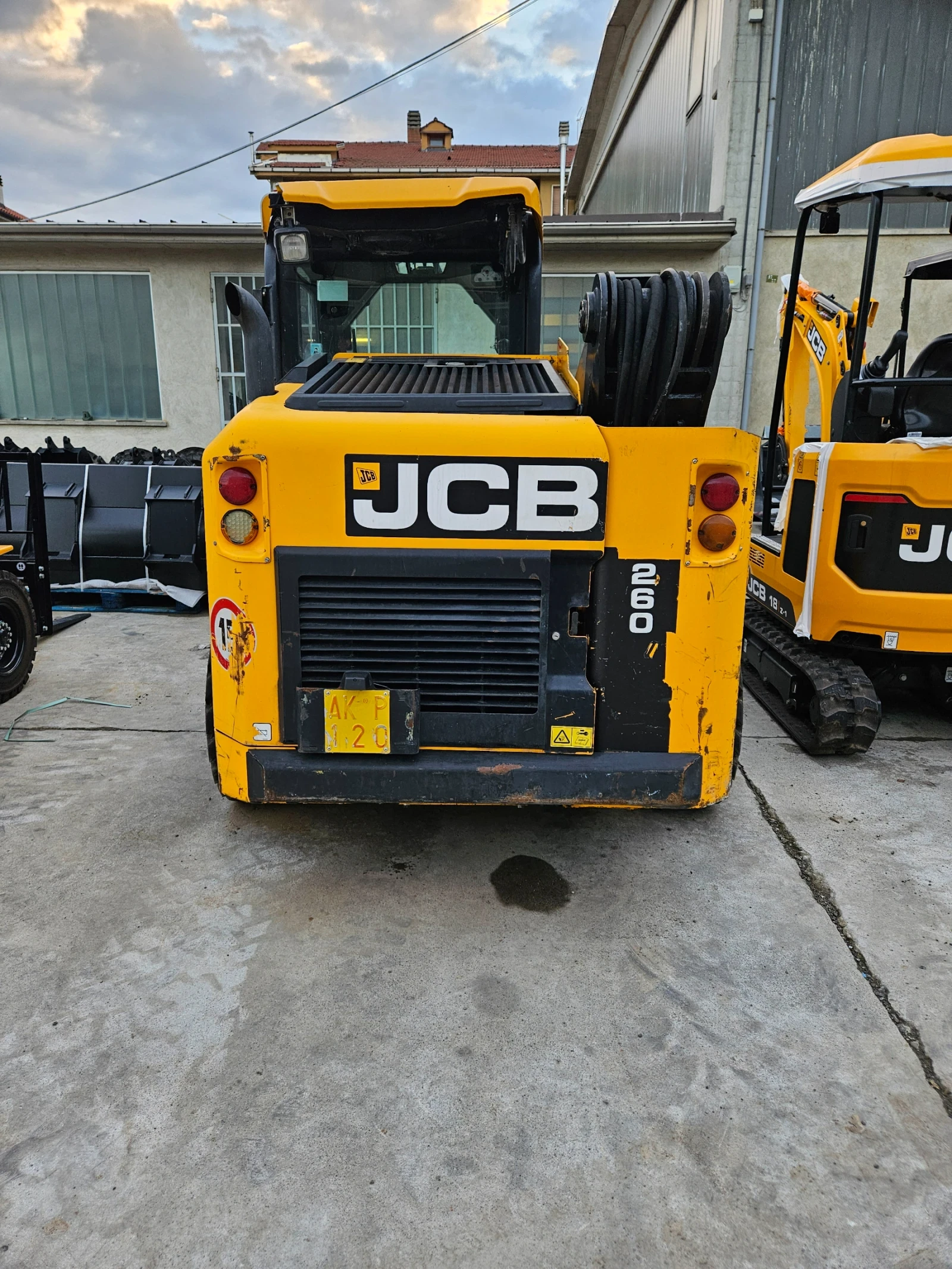 Мини челни товарачи JCB 260 ЕСО - изображение 7