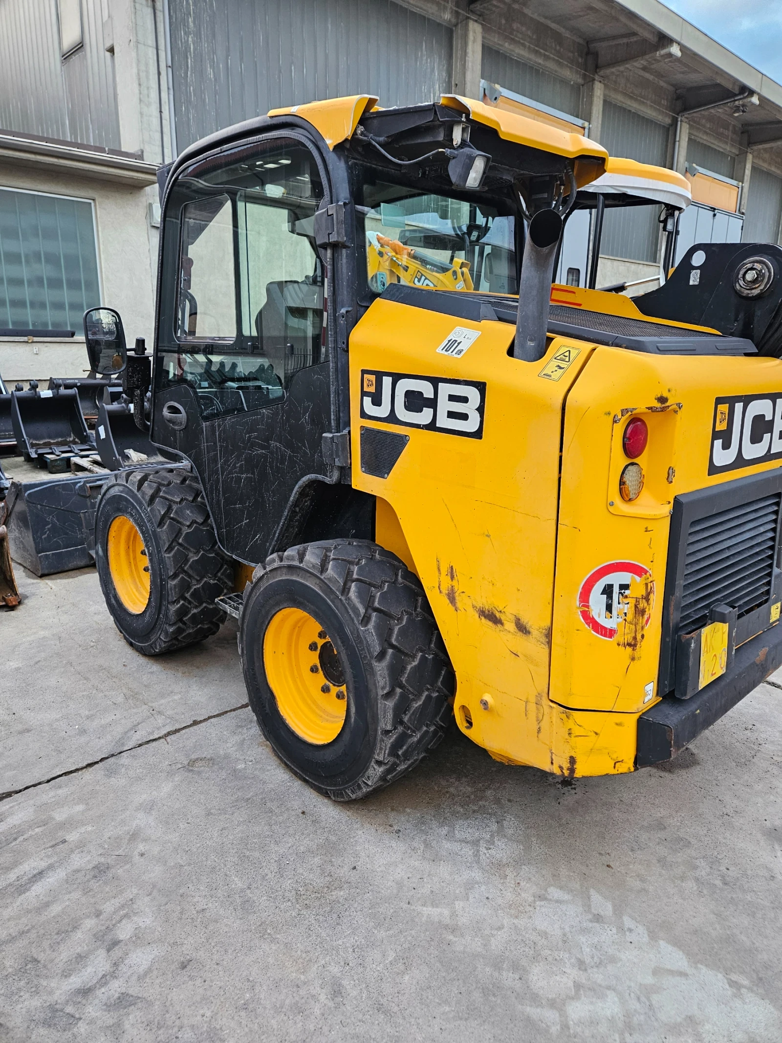 Мини челни товарачи JCB 260 ЕСО - изображение 5