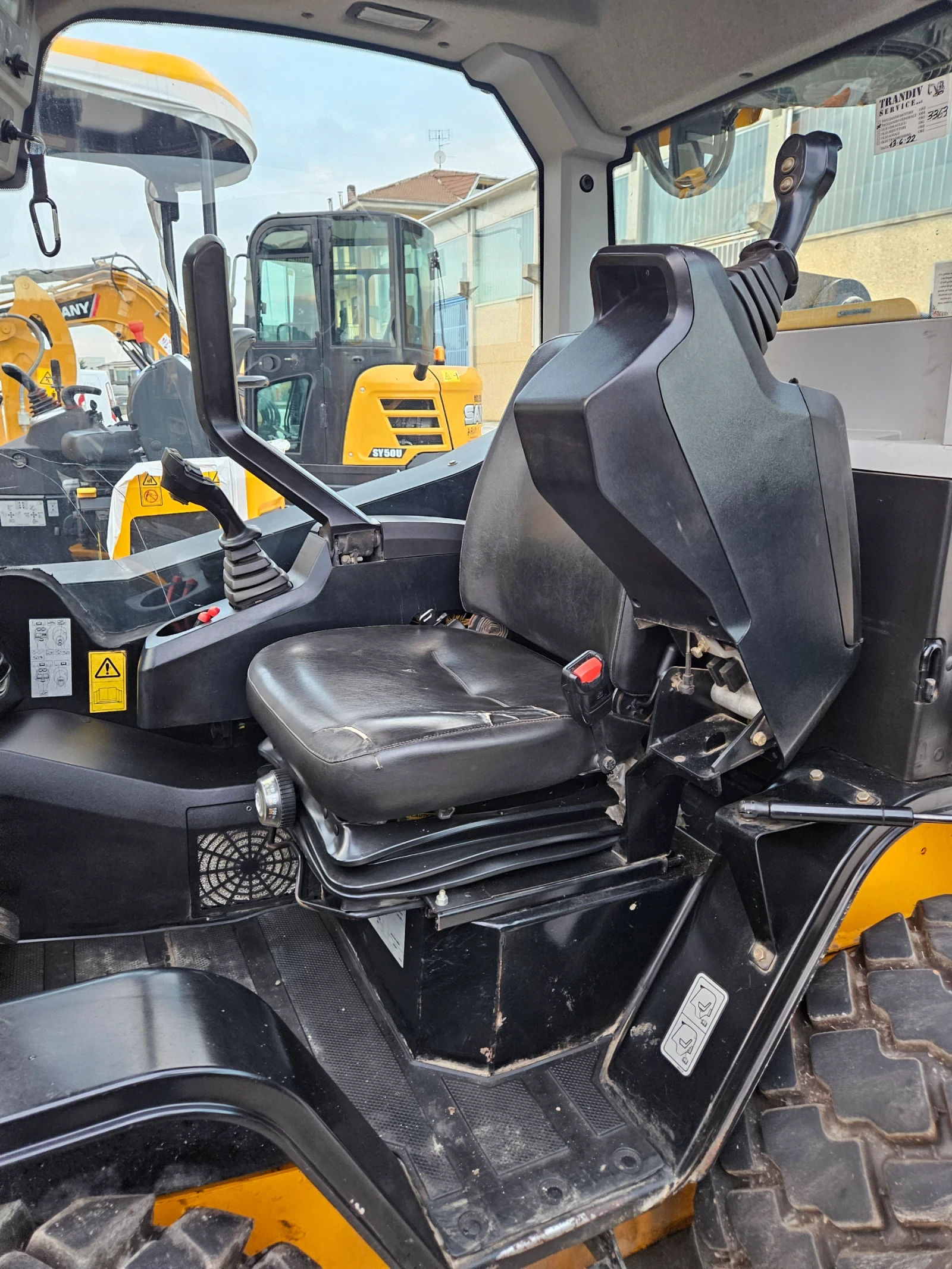 Мини челни товарачи JCB 260 ЕСО - изображение 9