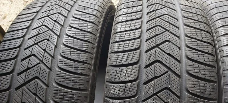 Гуми Зимни 255/40R21, снимка 2 - Гуми и джанти - 30924460